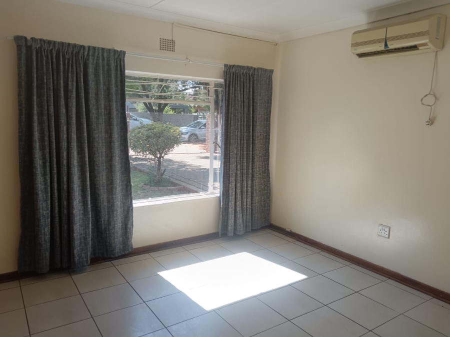 3 Bedroom Property for Sale in Heuwelsig Northern Cape